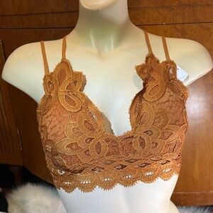 NWT Lace Bralette crop top in Golden strappy adj. straps removable pads stretch